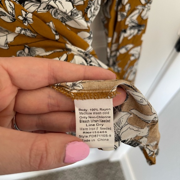 fun2fun | Peasant Blouse | Mustard Color with White Floral Pattern | Siz… - Picture 10 of 13